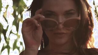 Slender beauty enjoys some outdoor teasing time