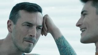Podcaster anal fucks mail carrier at the beach house