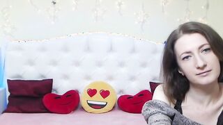 Amateur brunette babe posing in bra on webcam show