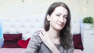 Amateur brunette babe posing in bra on webcam show