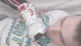 Sexy feet twinks Gizzy and Javor jerking off while moaning