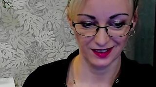 German MILF flashes breasts on solo webcam show