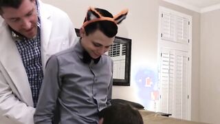Base twink peaks uproariously in no trio