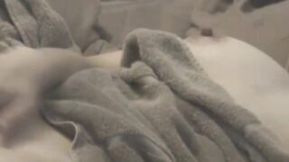 Secret tape of Japanese babe masturbating while relaxing