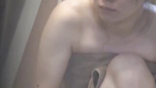 Secret tape of Japanese babe masturbating while relaxing