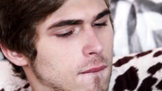 Handsome homo Scotty Zee breeding twink after blowing cock