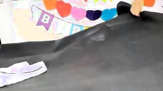 Teen Squirts A Gushy Wet Gallon