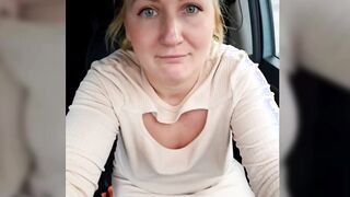 Milf  in car in stripTango com chat