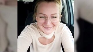 Milf  in car in stripTango com chat