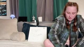 Lesbi in bed on striptango chat