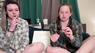 Lesbi in bed on striptango chat