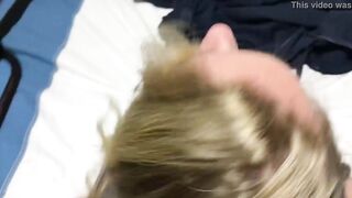 Je me fais prendre et remplir mon petit cul d’ado