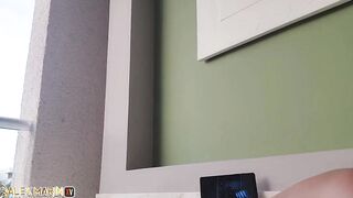 Mi novia se pone muy caliente en el jacuzzi y me la cojo durísimo y se los come todos