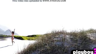 Super Sexy camgirl with irresistible huge butt Ariel sexy dancing nude and striptease