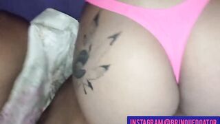 Primo comendo o cuzinho da minha prima novinha. E ainda soltou leitinho dentro encheu (Completo No Red). Instagram @brinquedoator