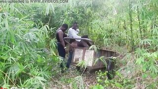 EBONY GIFT INVITED ABOKI TO THE BUSH AND HER SISTER TO SCREWED THEIR LOCAL TWAT  SIN SISTERZ