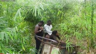 EBONY GIFT INVITED ABOKI TO THE BUSH AND HER SISTER TO SCREWED THEIR LOCAL TWAT  SIN SISTERZ