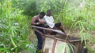 EBONY GIFT INVITED ABOKI TO THE BUSH AND HER SISTER TO SCREWED THEIR LOCAL TWAT  SIN SISTERZ