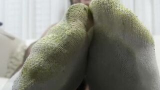 Solo hunk is amazed by the look of his sexy suckable feet