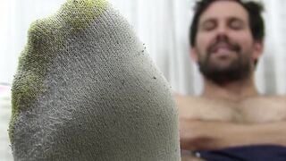 Solo hunk is amazed by the look of his sexy suckable feet