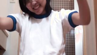 Bathroom piss after Japanese schoolgirl shaves off her pubes