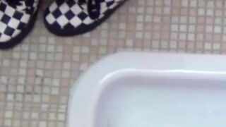 Insidious Japanese darlings let shaved pussies pee together