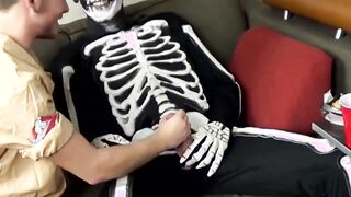 FTM ghostbuster Luke Hudson swallows dick prior to riding