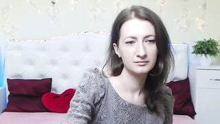 Amateur flashing boobs in bra on solo webcam show