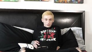Twink Justin Stone gets dildo after being interviewed and jerks off
