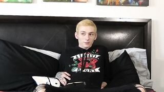 Twink Justin Stone gets dildo after being interviewed and jerks off