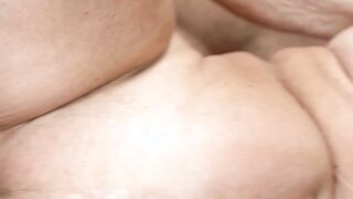 Old vixen Hettie eaten out and spreads legs for cock