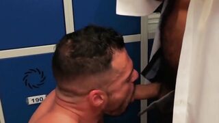 Muscly executive pounds his partner after wet cocksucking