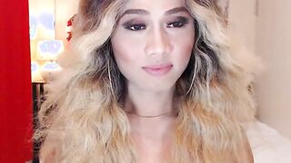 Beautiful blonde trans wanks off on webcam