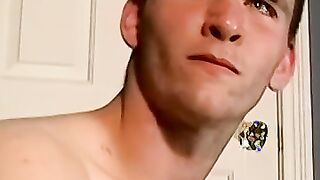 Sexy hunk must satisfy his sexual needs and starts wanking