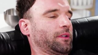 Athlete gets lucky with curvy masseuse