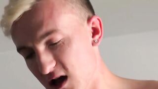 Young gay fucks his partner in a deep raw way while sucking a big cock