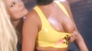 Extreme fingering and rimming of the pussy by hotties in latex suits