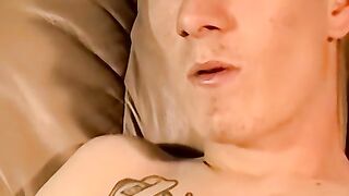 Tattooed butt muncher jerks off his massive shclong solo