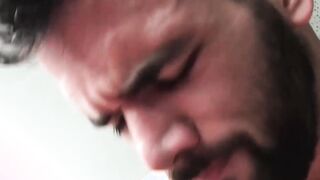After a blowjob a bearded beginner enjoys raw drilling