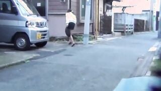 Japanese ladies are letting waterways of their piss on roads