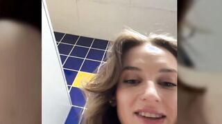 AngelAri Online porn shows at stripTango