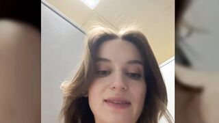 AngelAri Online porn shows at stripTango