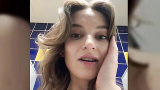 AngelAri Online porn shows at stripTango Hoe 2