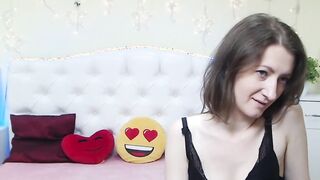 Babe stips off and flashes bra on private webcam show