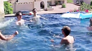Twinks gets jizz sprayed in his ass after barebacking