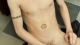 ChainsomerÂ attractive dude finds pleasure with oral fuckingÂ 