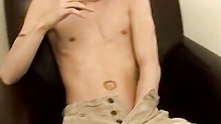ChainsomerÂ attractive dude finds pleasure with oral fuckingÂ 