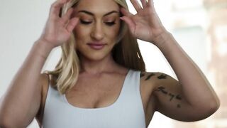 My hot masseuse massage my pussy using her tongue