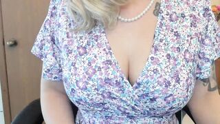 Hottyhousewife18 Live sex shows at CharmCams