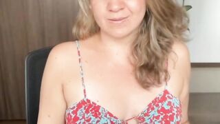sitingwoman Cam sex chat at stripTango